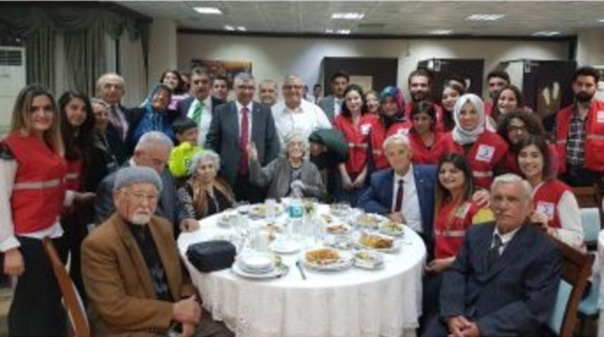 Kızılay, Yaşlıların Y&uuml;z&uuml;n&uuml; G&uuml;ld&uuml;rd&uuml;