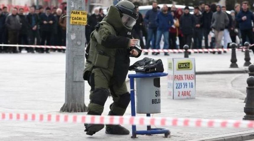 &Ccedil;&ouml;p Kutusuna Bırakılan &Ccedil;anta Bomba Paniğine Neden Oldu