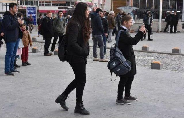 Çöp Kutusuna Bırakılan Çanta Bomba Paniğine Neden Oldu