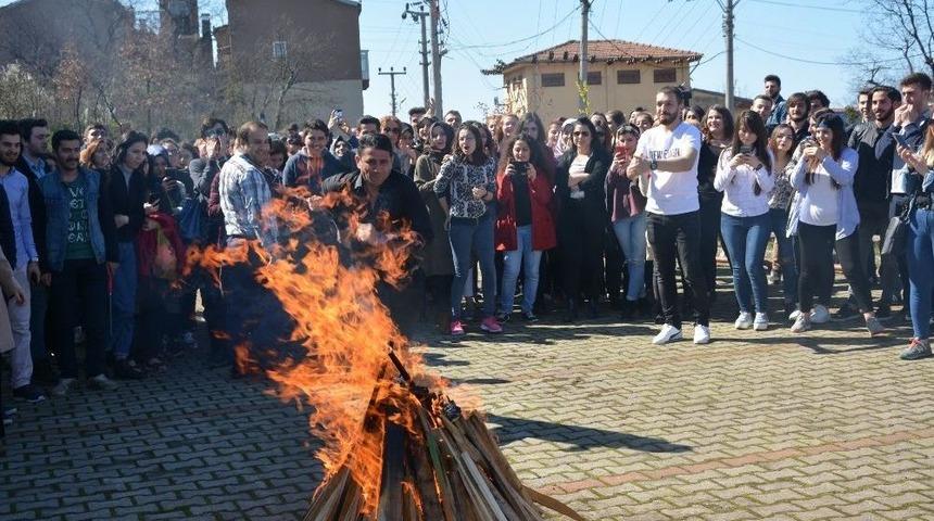 Kdz. Ereğli&rsquo;de &Uuml;niversite &Ouml;ğrencileri Baharın Gelişini Kutladı