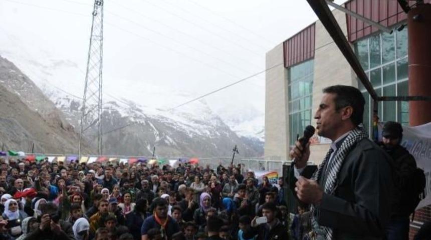 Hakkari Nevruzunda T&uuml;rk Bayrağı