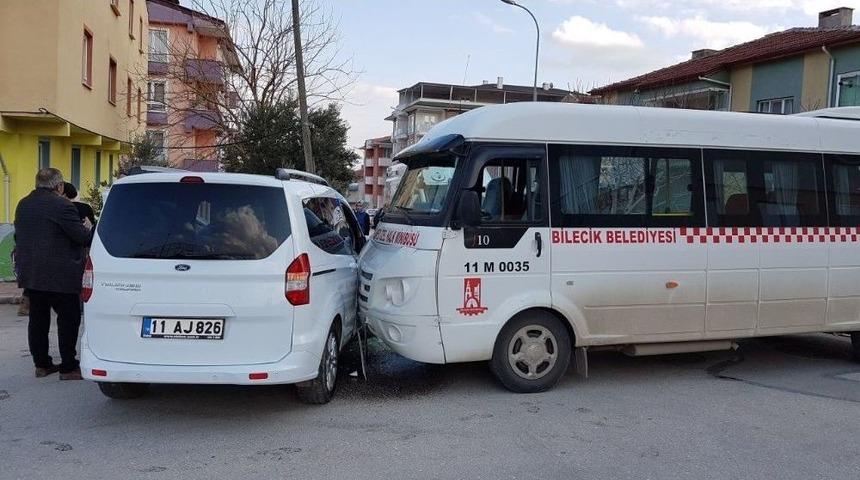 Bilecik&rsquo;te Trafik Kazası: 2 Yaralı