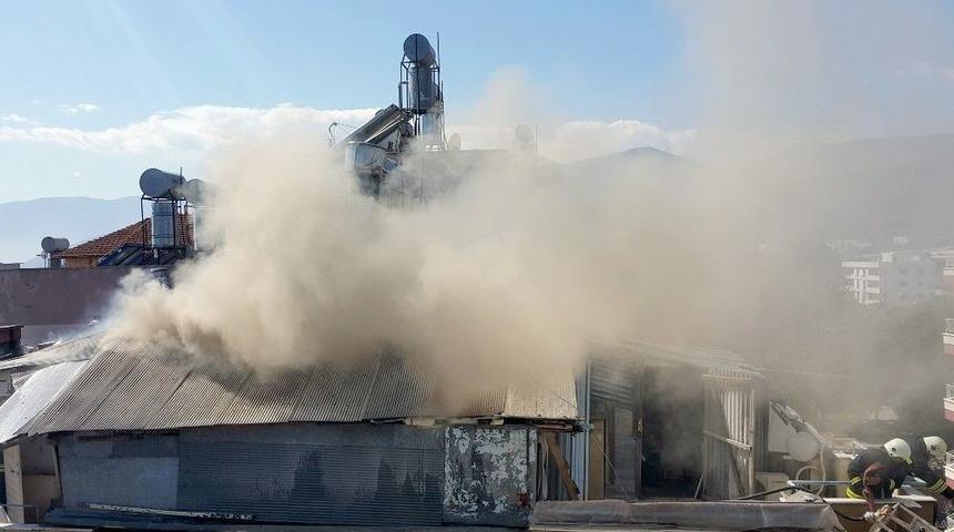 Kumluca&rsquo;da &Ccedil;atı Yangını