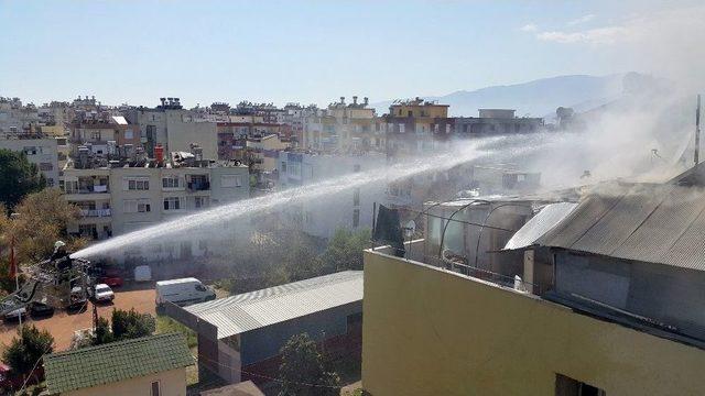 Kumluca’da Çatı Yangını