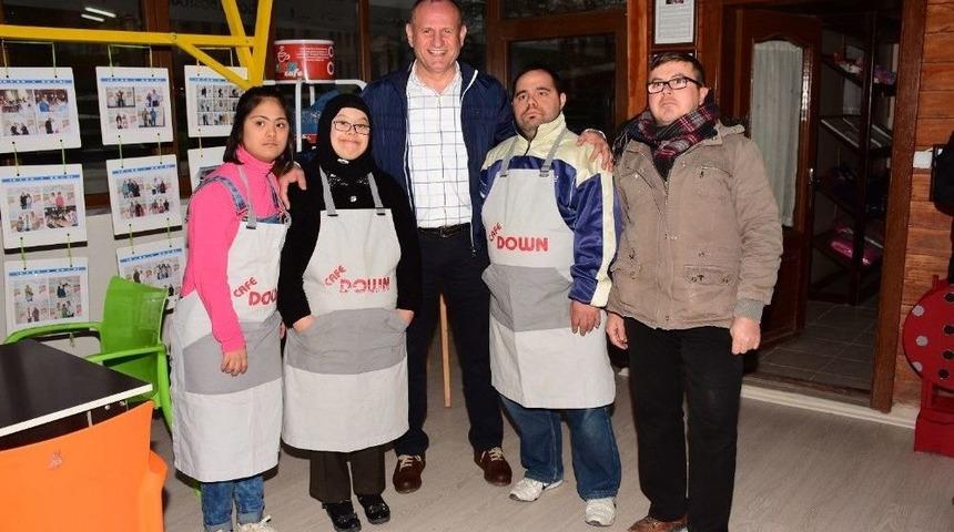 Down Sendromluların &Ouml;zel G&uuml;n&uuml;