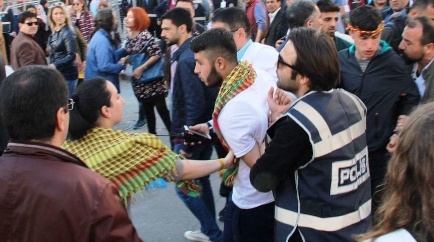 İzmir&rsquo;de Nevruz Kutlamalarında 30 G&ouml;zaltı