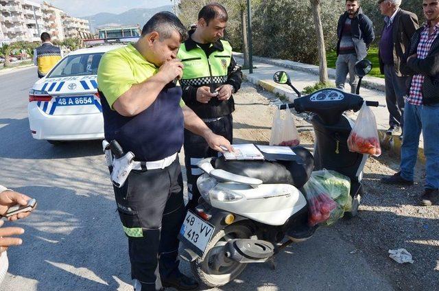 Milas’ta Kamyonet İle Motosiklet Çarpıştı, 1 Yaralı