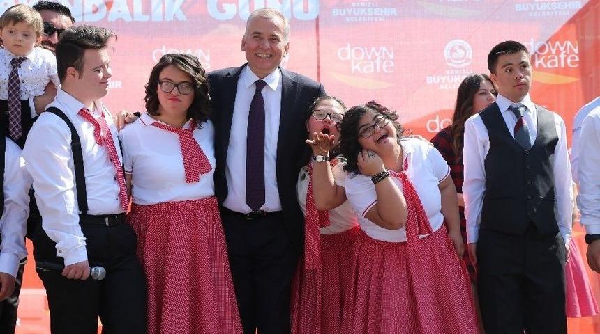 Başkan Zolan Farkındalık G&uuml;n&uuml;nde &rsquo;&ouml;zel &Ccedil;ocuklarla&rsquo; Bir Araya Geldi