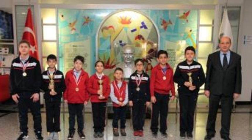 &Ouml;zel Sanko Okulları Satran&ccedil; Turnuvasından 3 Birincilik İle D&ouml;nd&uuml;