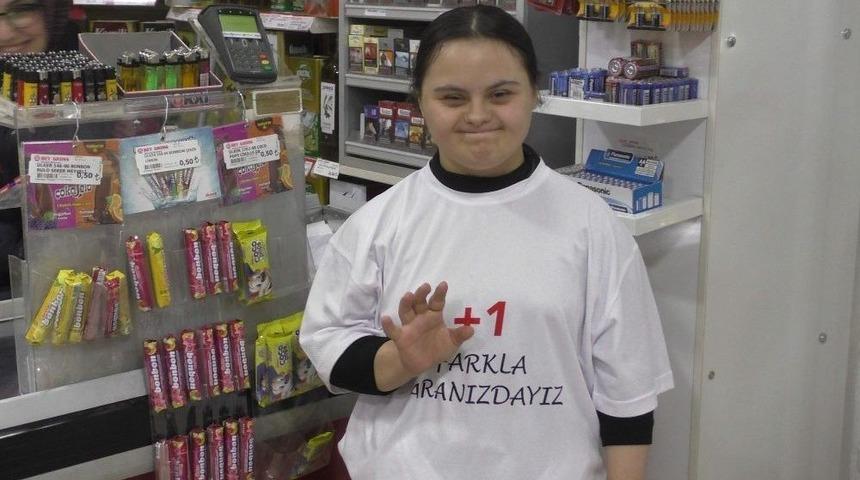 Beyşehir&rsquo;de Down Sendromlu &Ouml;ğrenciler Avm&rsquo;lerde Mesai Yaptı
