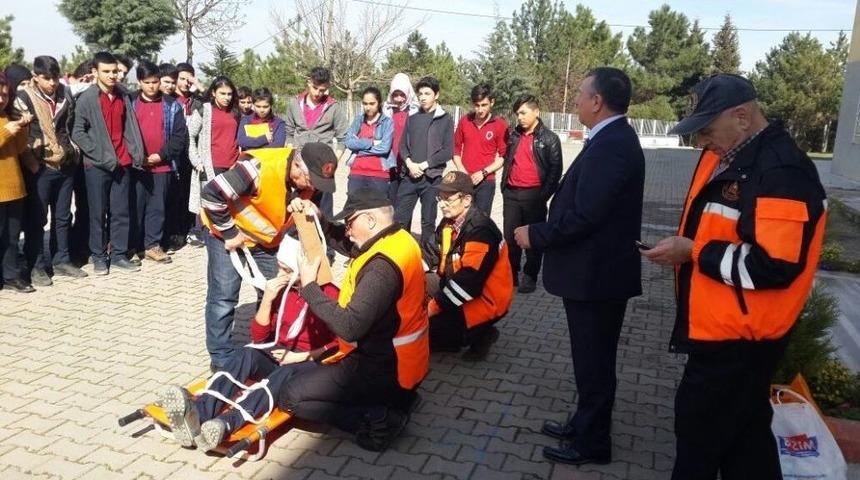 Altınova Okullarında Deprem Tatbikatı