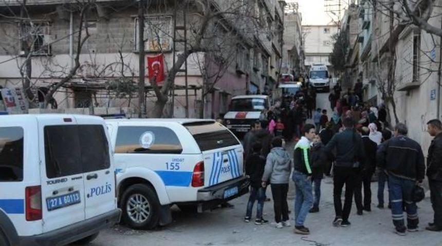 Boynuna Salıncak Ipi Dolanan &Ccedil;ocuk &Ouml;ld&uuml;