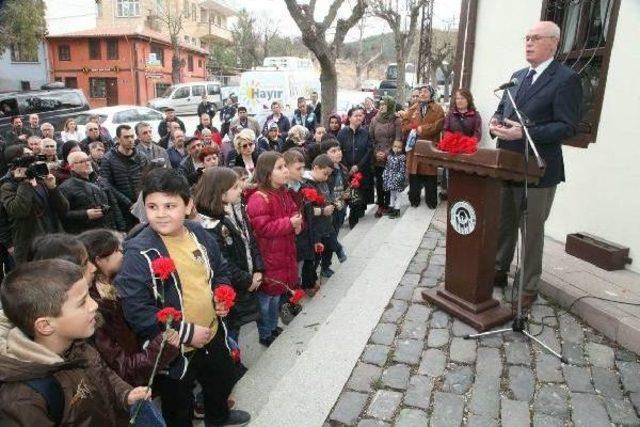 Eskişehir'de, Tayfun Talipoğlu Daktilo Müzesi Önünde Tören