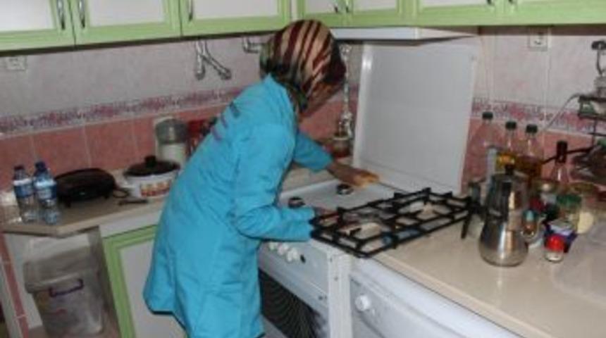 &Ccedil;ankırı Belediyesi Yaşlı Vatandaşların Evini Temizledi