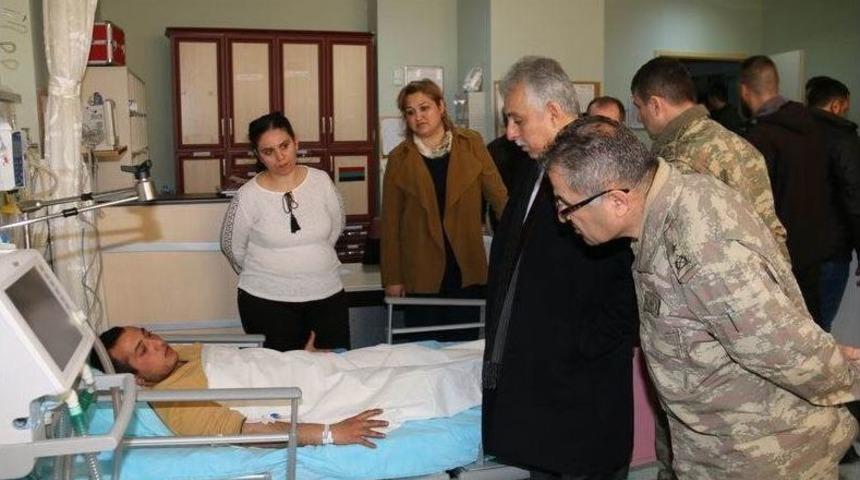 Hakkari&rsquo;de Yıldırım D&uuml;şt&uuml;, 4 Asker Yaralandı