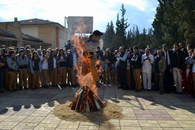 Nedim Ökmen Anadolu Lisesinde Nevruz Şenliği