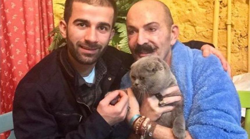 Cemil İpek&ccedil;i&rsquo;nin Kayıp Kedisi Satılık İlanında Bulundu