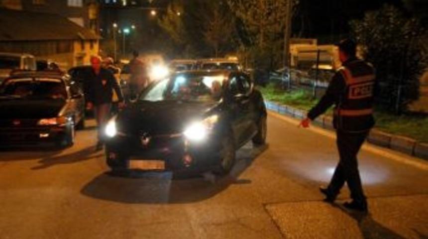 Samsun Polisinden Ş&uuml;pheli Ara&ccedil; Uygulaması