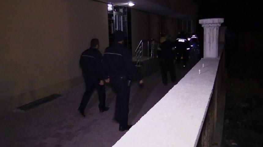 Konya&rsquo;da İstinat Duvarı &Ccedil;&ouml;ken 3 Katlı Bina Boşaltıldı