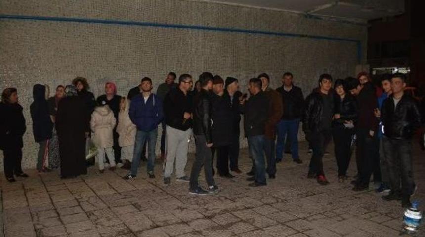 &Ccedil;atı Katında &Ccedil;ıkan Yagın Paniğe Neden Oldu