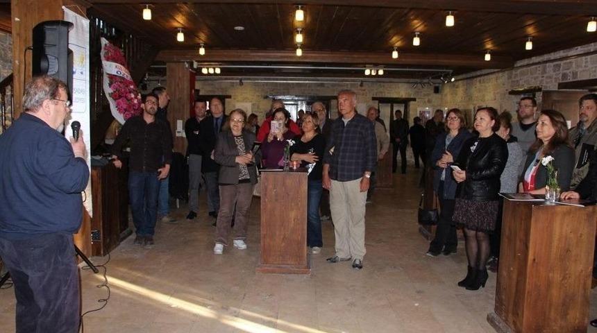 Kuşadasında M&uuml;h&uuml;r Baskı Kolaj Resim Sergisi A&ccedil;ıldı