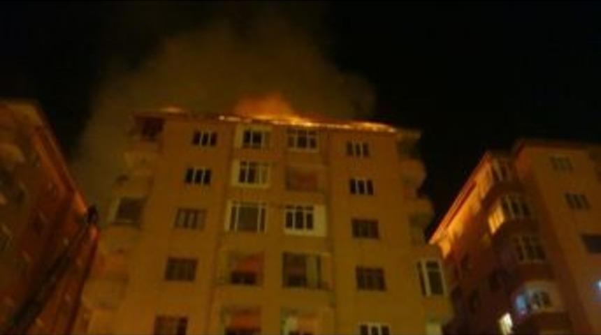 &Ccedil;atı Yangını Paniğe Neden Oldu