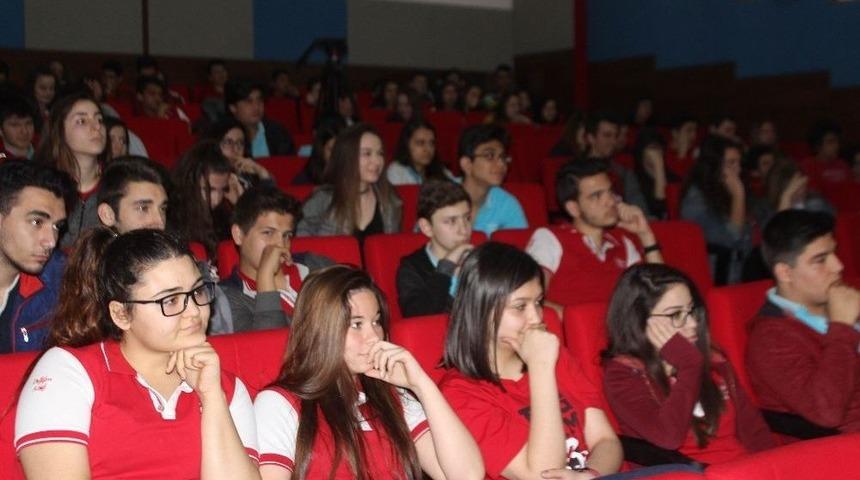 Prof. Dr. &Ouml;zg&uuml;n&rsquo;den &Ouml;ğrencilere Meslek Se&ccedil;imi Uyarısı