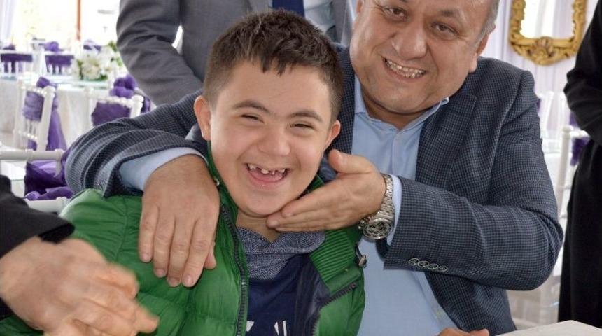 Ak Parti, &lsquo;engelsiz T&uuml;rkiye İ&ccedil;in Evet Yemeği&rsquo; D&uuml;zenledi