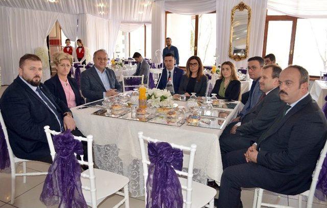 Ak Parti, ‘engelsiz Türkiye İçin Evet Yemeği’ Düzenledi