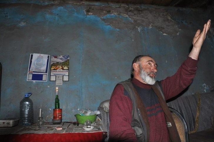 Kars’ta Kalp Hastası Yaşlı Adam Mum Işığında Yaşam Mücadelesi Veriyor G4