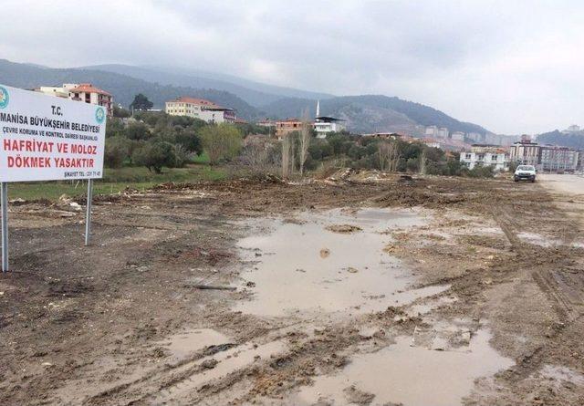 Soma’daki Moloz Kirliliği Büyükşehir Tarafından Temizlendi