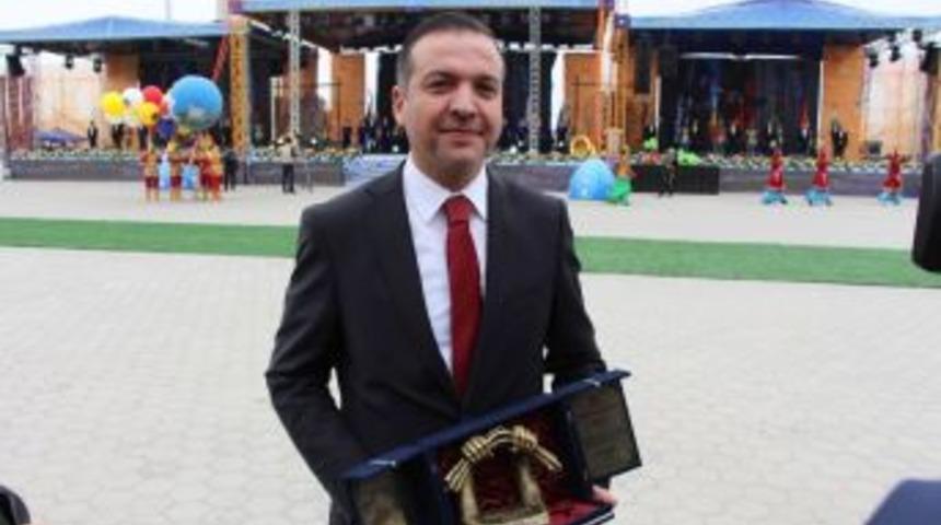 Uluslararası T&uuml;rksoy Basın &Ouml;d&uuml;l&uuml; Kırşehirli Zorlu&rsquo;ya