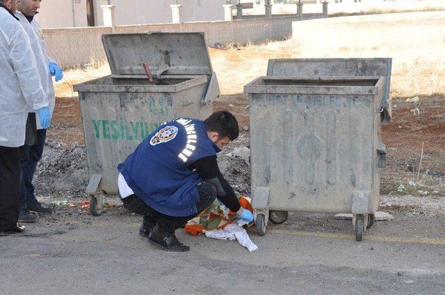 2 Günlük Bebeği Çöp Konteynerine Attılar