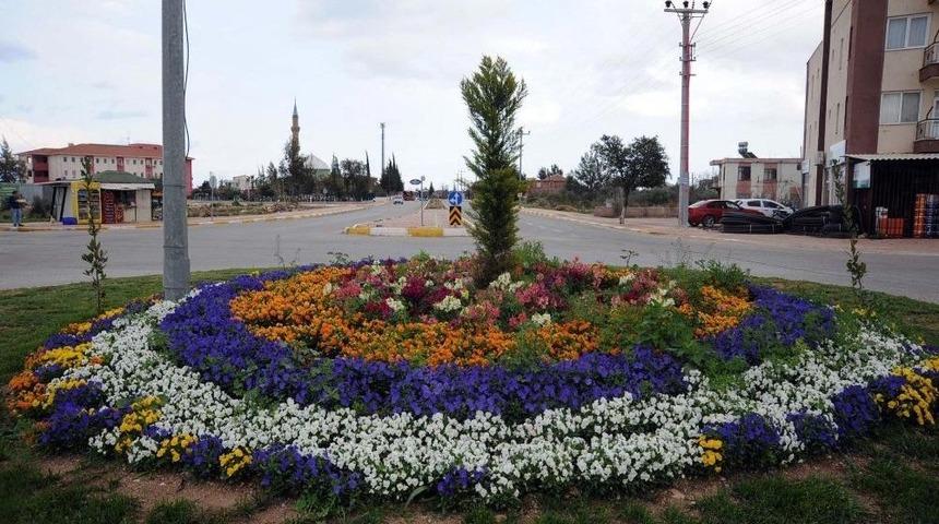 Kepez Belediyesi İl&ccedil;eyi &Ccedil;i&ccedil;eklerle Donattı