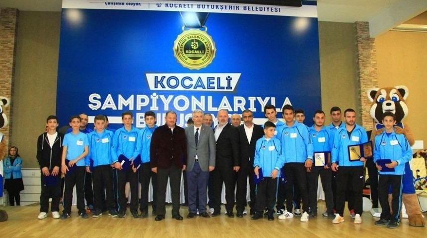 Başkan Karaosmanoğlu, Başarılı Sporcularla Buluştu