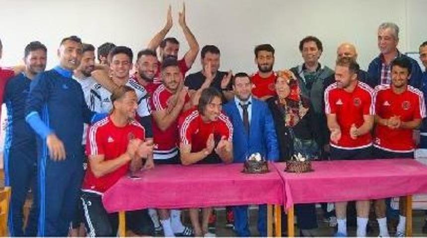 Turgutluspor'da &Ccedil;ok &Ouml;zel Kutlama