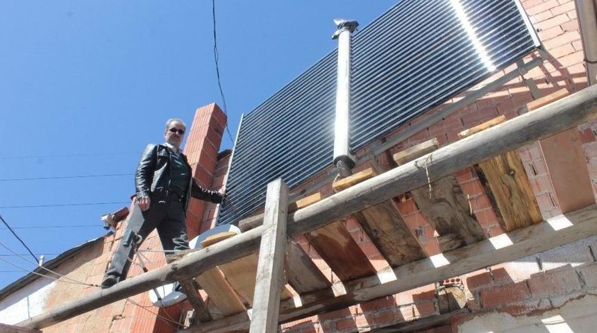 Domaniçli Mucit, Evini Kalorifer Sistemini Güneş Enerjisiyle Çalıştırarak Isıtıyor
