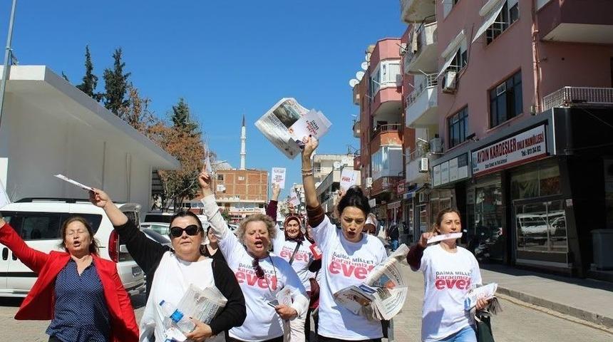 Ak Kadınlar Didim Sokaklarında &lsquo;evet&rsquo; &Ccedil;ağrısı Yaptı
