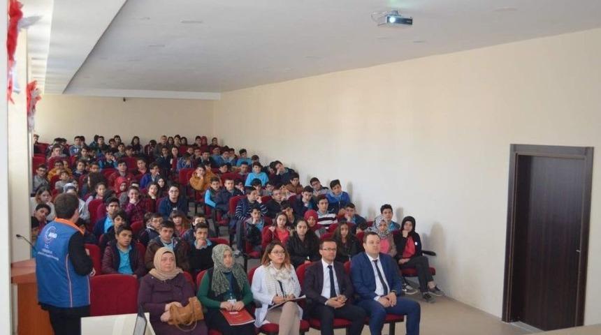 &Ouml;ğrenci Ve &Ouml;ğretmenlere Afet Bilinci Eğitimleri Devam Ediyor