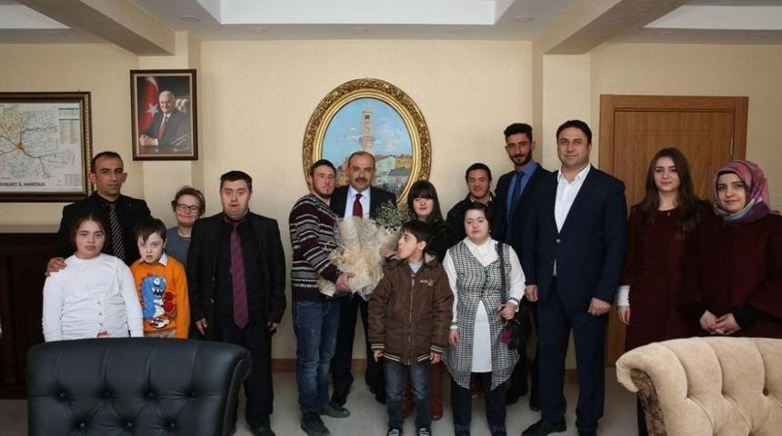 Down Sendromlu &Ouml;ğrenciler Vali Ustaoğlu&rsquo;nu Ziyaret Etti