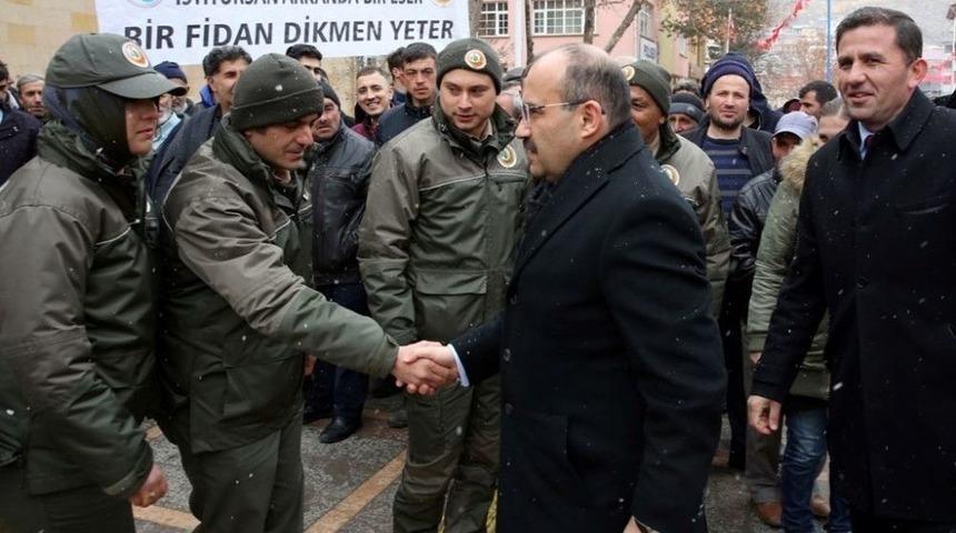 Orman Haftası&rsquo;nda Vatandaşlara &Uuml;cretsiz Fidan Dağıtıldı