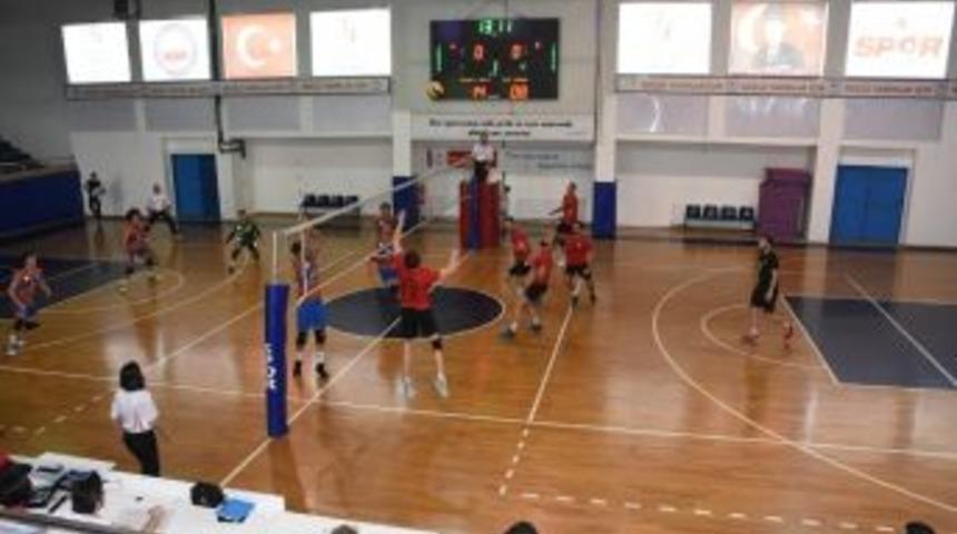 D&uuml;zce Belediyespor Voleybol Takımı İyi Başladı