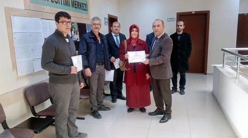 D&ouml;rtyol&rsquo;da Arı Yetiştiricilerine Arıcılık Sertifikası