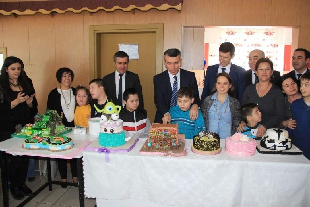 Ehem Kursiyerleri Sevgi Ve Emeklerinin &Ouml;zel &Ccedil;ocuklar İle Paylaştılar