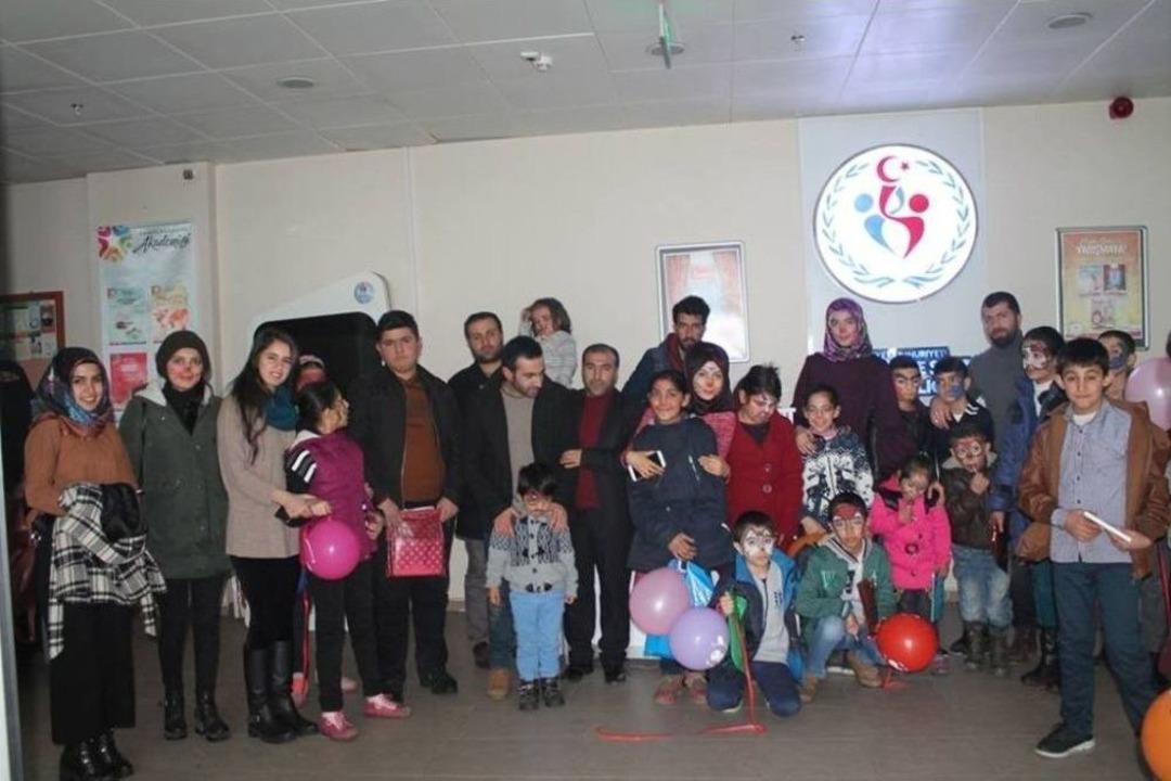 Ağrı Gen&ccedil;lik Merkezi, Down Sendromlu Kardeşlerini Unutmadı