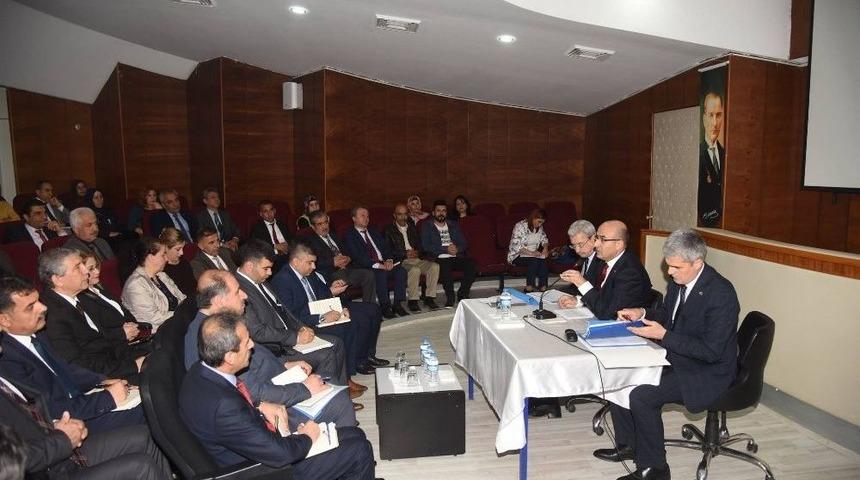 Vali Mahmut Demirtaş, Okul M&uuml;d&uuml;rleri Ve Okul Aile Birliği Y&ouml;neticileriyle Bir Araya Geldi