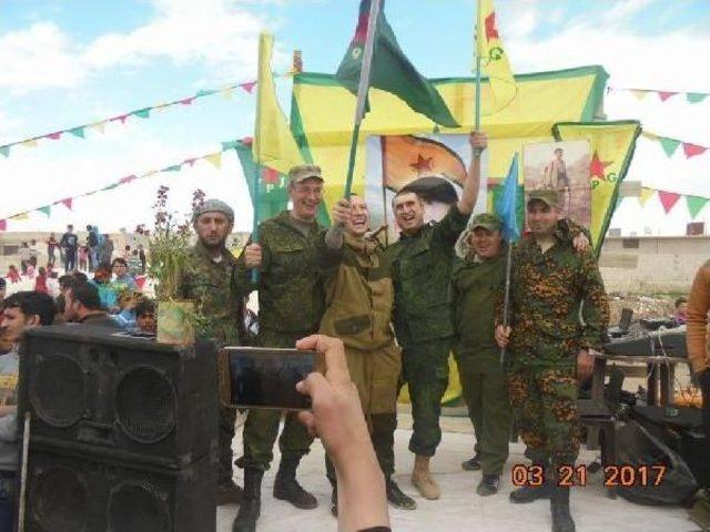 Rus Askerleri, Halep'te Nevruz'da Ypg Ve Ypj Bayrakları Ile Poz Verdi