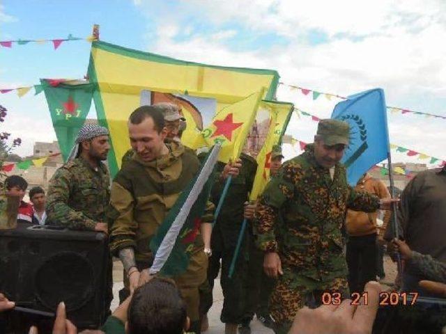 Rus Askerleri, Halep'te Nevruz'da Ypg Ve Ypj Bayrakları Ile Poz Verdi