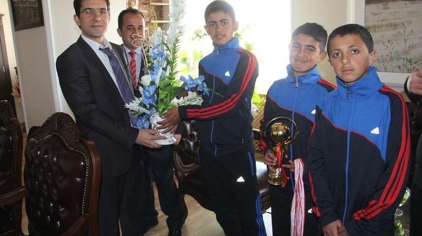 Kaymakam &Ouml;zt&uuml;rk Dereceye Giren Sporcuları Kabul Etti
