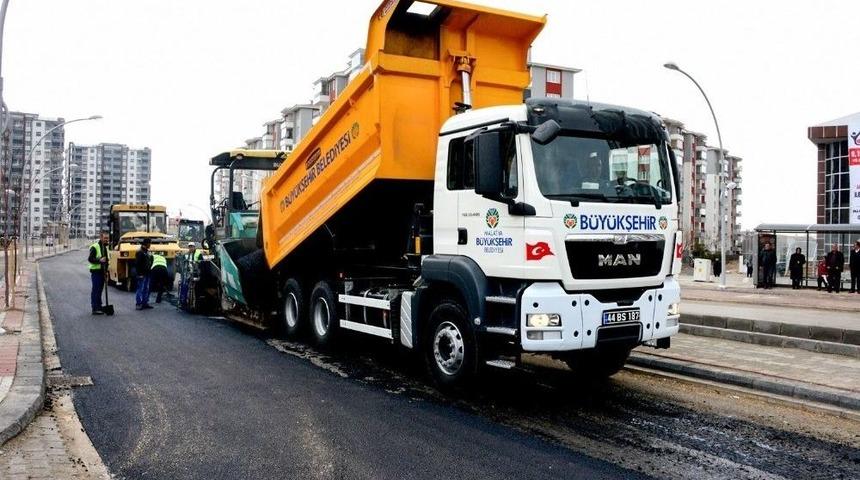 Bostanbaşı Caddesi Asfaltlanıyor